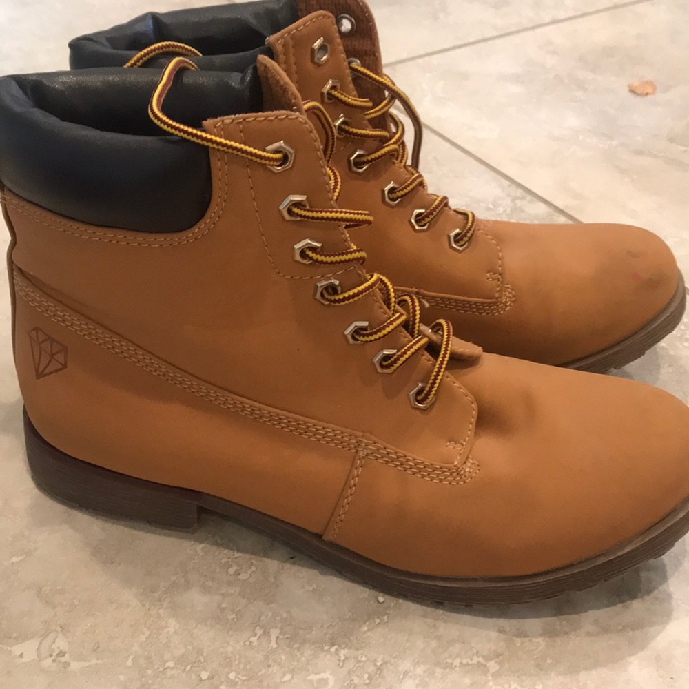 KNOCKOFF TIMBERLANDS